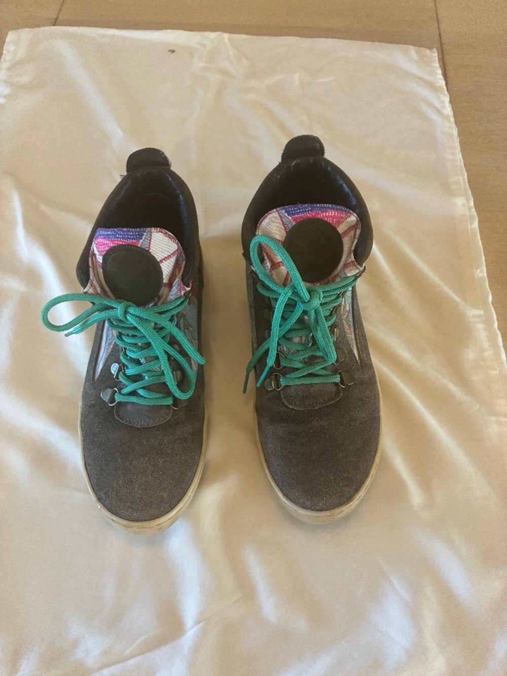 Inkas high tops with outdoorsy design